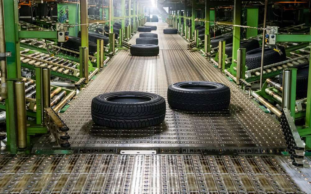 Завод Nokian Tyres во Всеволожске - самый крупный шинный завод в нашей стране. В год здесь могут выпускать 16 млн шин. Финская компания ушла из России, но завод продолжает работать под руководством российского менеджмента.