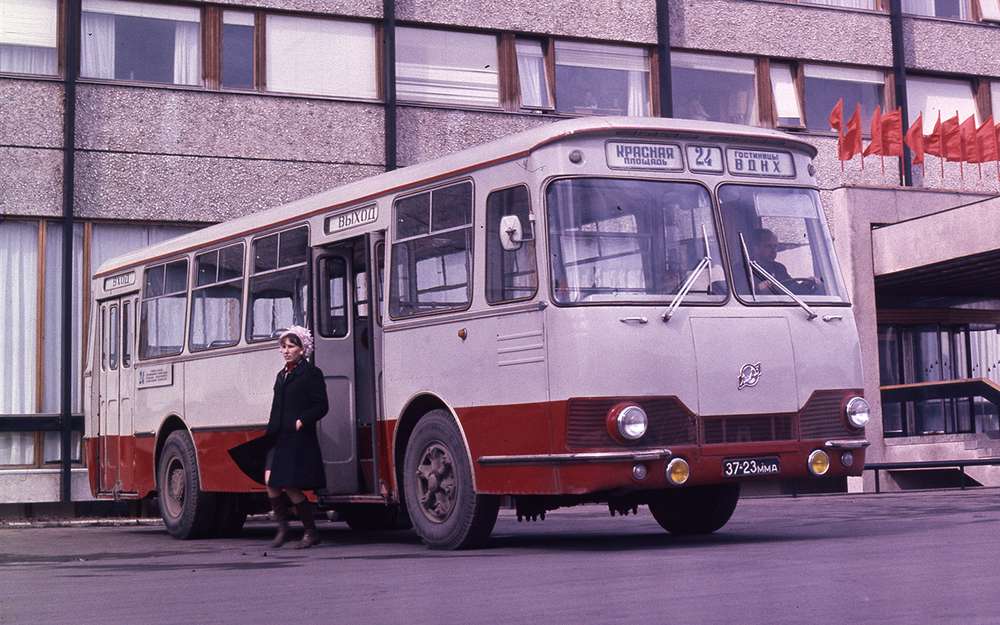 Автобус родом из СССР: сравнили ЛиАЗ-677 с западными аналогами