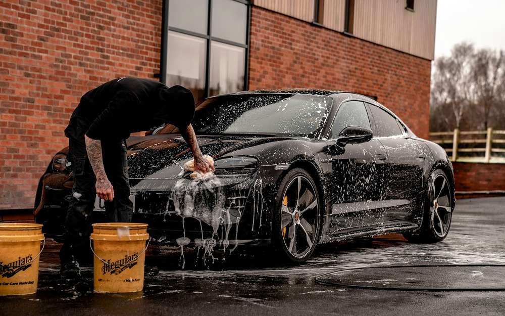 Эксперт рассказал, почему важно мыть машину весной