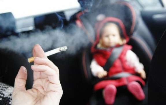 За курение в авто при детях будут штрафовать