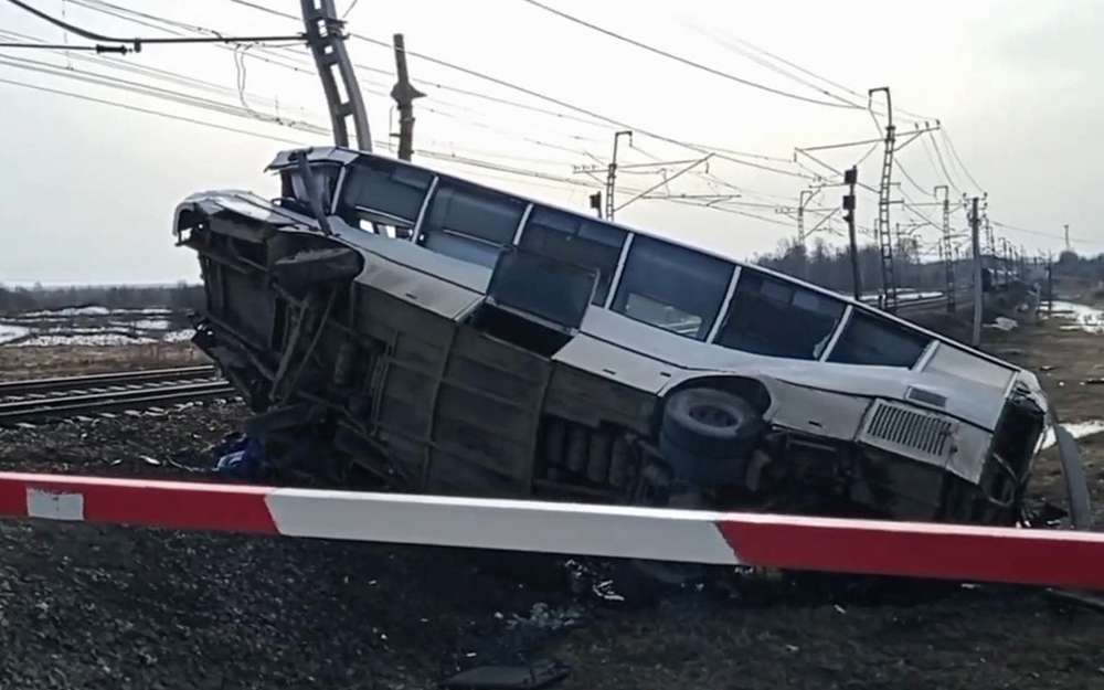 Диспетчер переезда, где произошло столкновение автобуса с поездом, был пьян