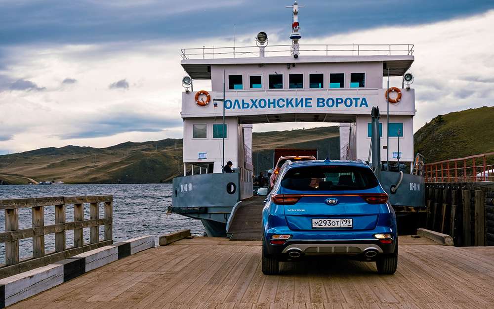 Самый популярный путь на материк - паромная переправа. Если ехать без машины, до Ольхона можно добраться прямо из Иркутска - на «Комете».