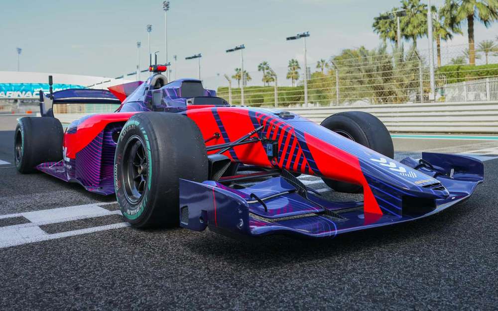 Автономный гоночный автомобиль с двигателем Honda, построенный Dallara для Abu Dhabi Autonomous Racing League