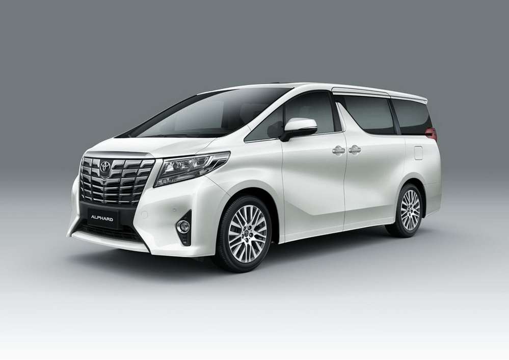 Toyota привезет в Россию минивэн Alphard нового поколения