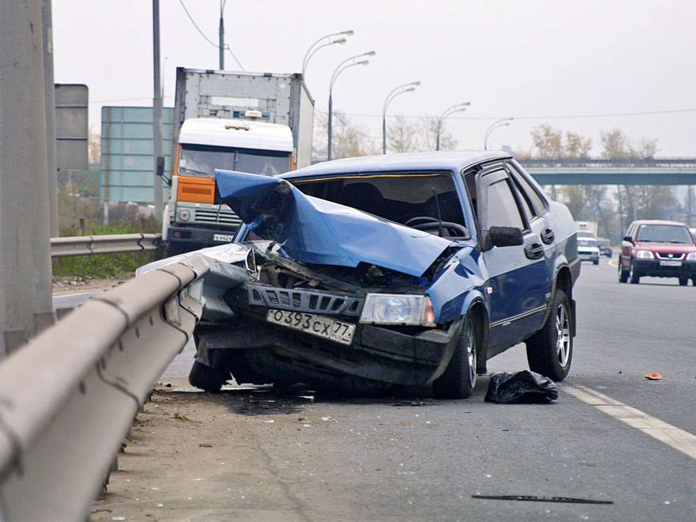 Аварии на российских дорогах: ДТП - меньше, погибших - больше 