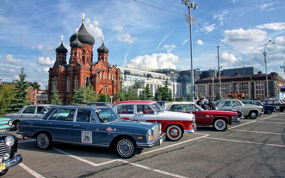 Город-герой Тула принимал фестиваль «Автострада» накануне Дня России. А ретроралли состоялось в праздничный понедельник, 12 июня.