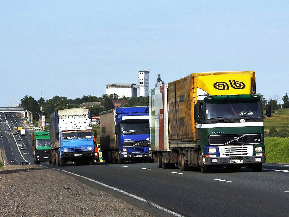 Сбор платы с грузовиков за вред дорогам отложили на год 