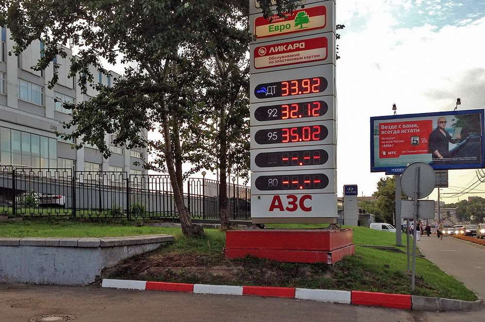 Цена бензина Аи-95 превысила 35 рублей за литр 