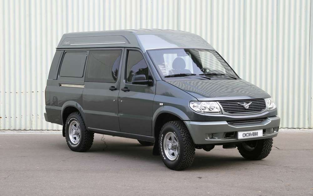УАЗ-2772 - версия с удлиненным задним свесом и высокой крышей.
