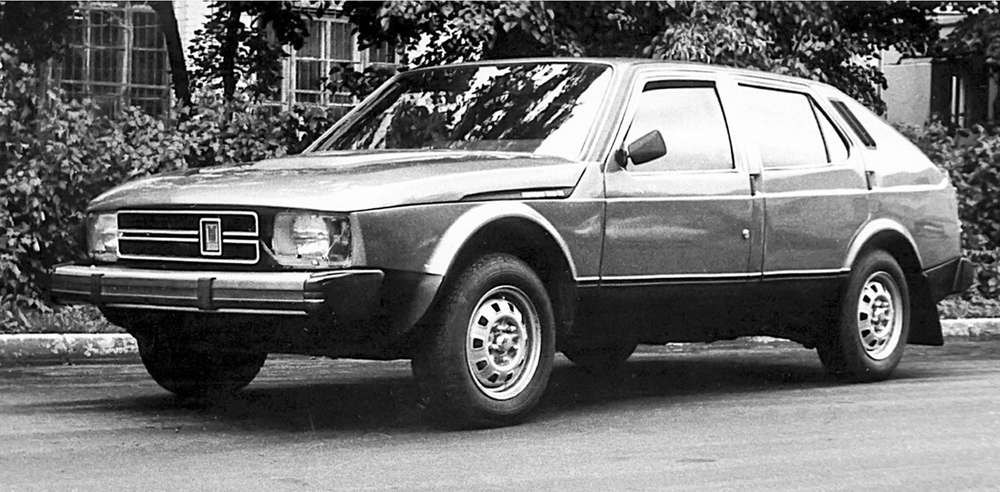 Ходовой образец Москвич-С1, он же Меридиан‑1700TS. На машину для ускорения постройки поставили фары от седана Opel Ascona.